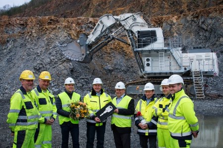 Eurovia mine receives excavators from Liebherr